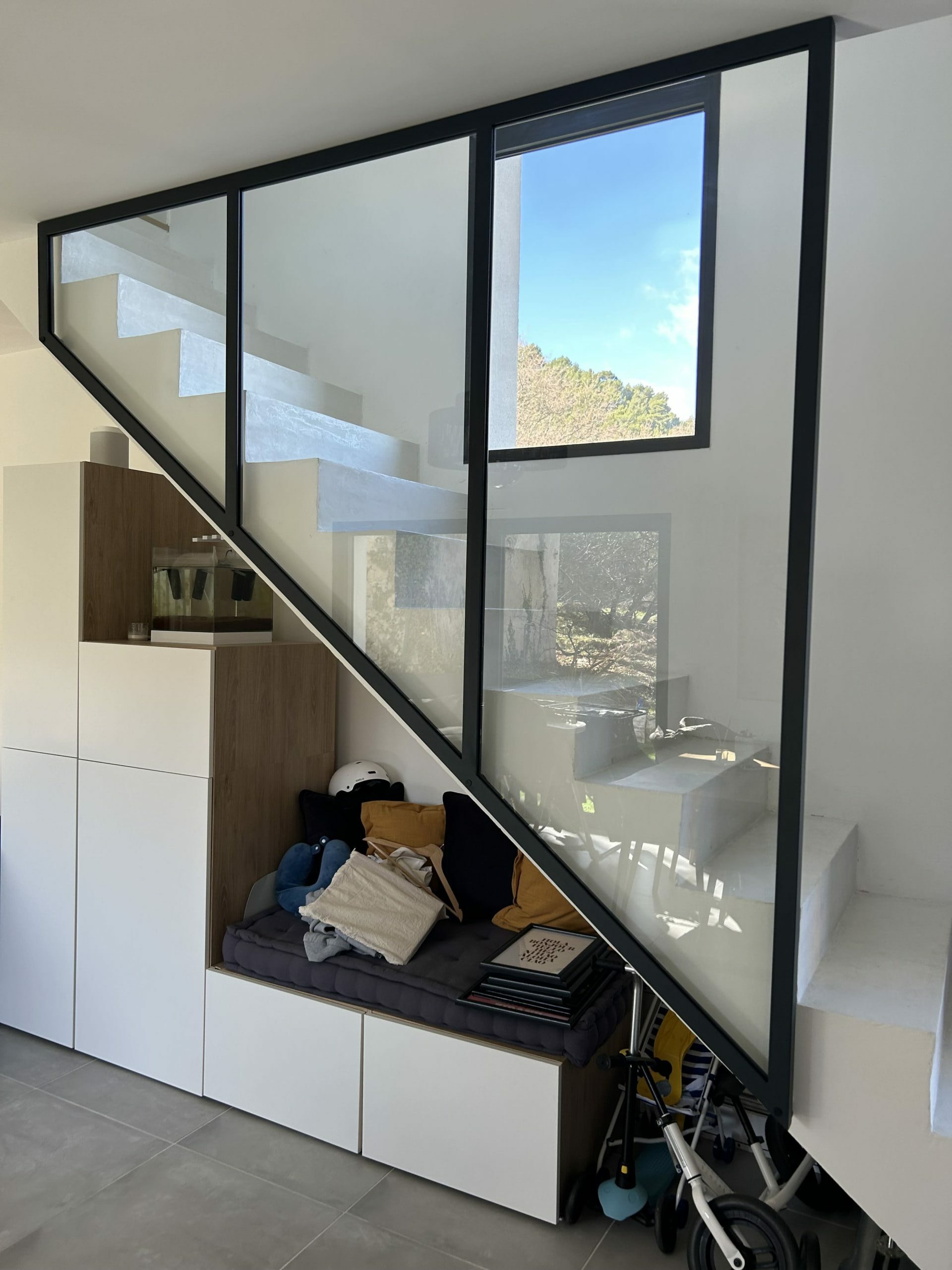 Garde-corps forme trapèze alliant verre et acier à Saint-Savournin