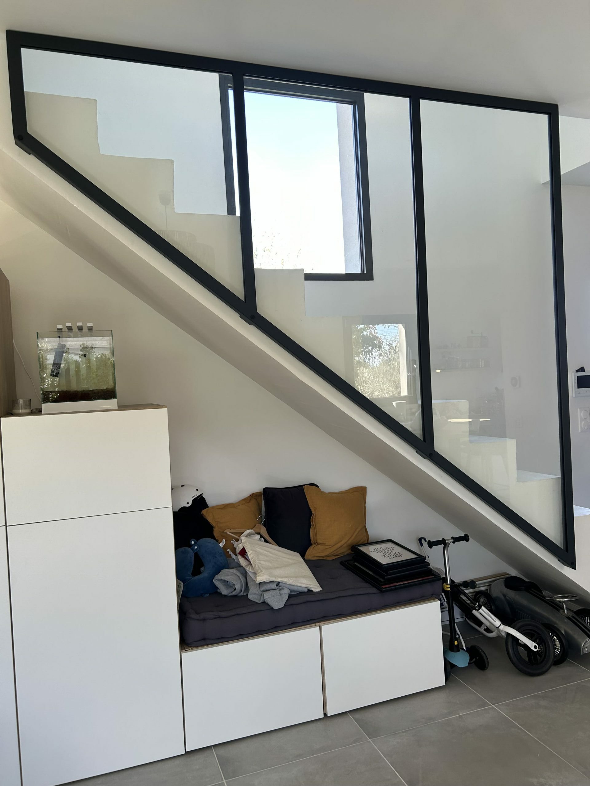 Garde-corps forme trapèze alliant verre et acier à Saint-Savournin