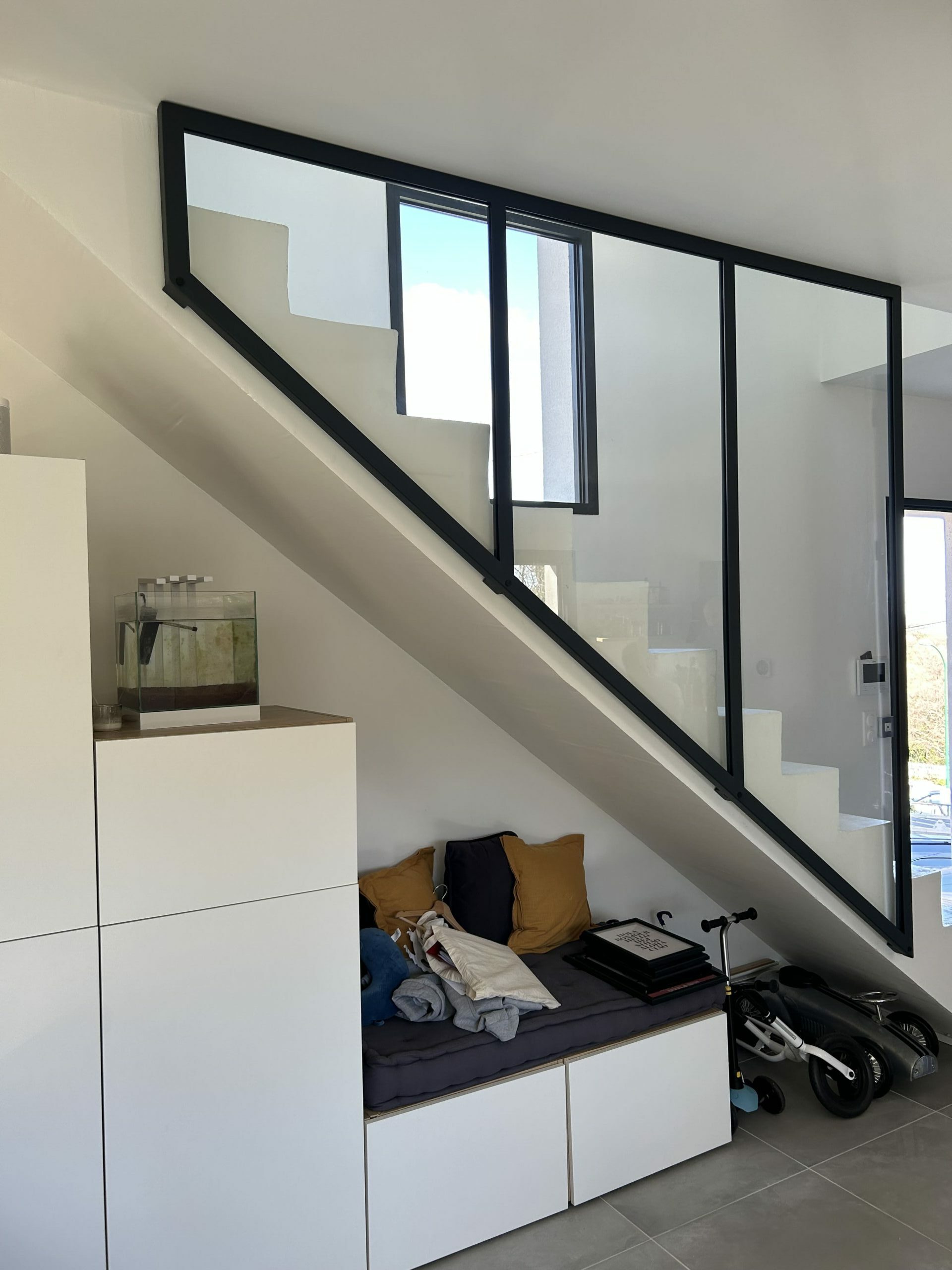 Garde-corps forme trapèze alliant verre et acier à Saint-Savournin